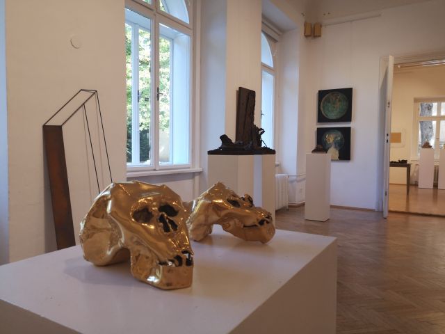 Ausstellungsansicht mit Arbeiten von Eva Sarközi Pusztai, Talos Kedl, Josef Winkler und Uwe Reuter