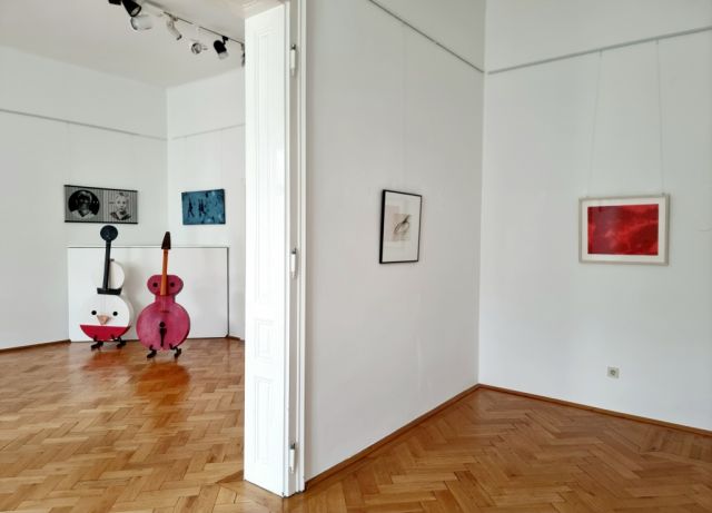 Ausstellungsansicht mit Arbeiten von Max Bühlmann, Jacqueline Chanton, Evelin Klein und Henriette Leinfellner, Foto Judith P. Fischer