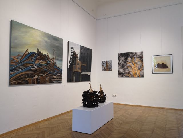 Ausstellungsansicht mit Arbeiten von Maria Temnitschka, Friedrich Erhart, Talos Kedl und Gert Linke
