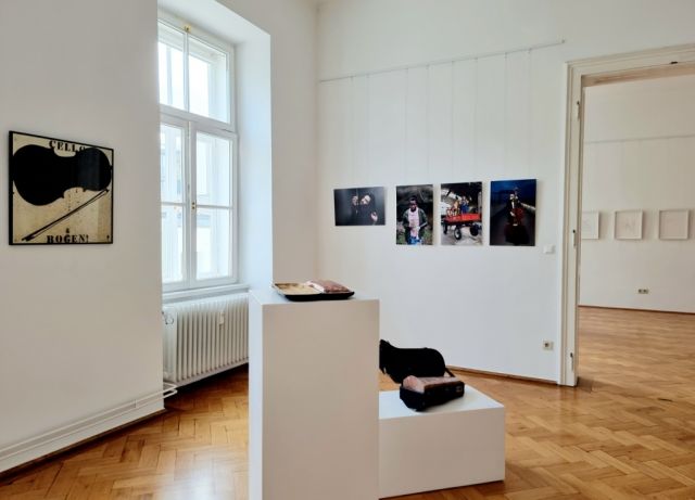 Ausstellungsansicht mit Arbeiten von Gert Linke, Jana Madzigon und Roman Pfeffer, Foto Judith P. Fischer