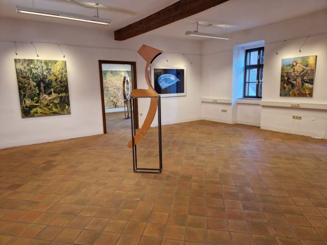Ausstellungsansicht mit Arbeiten von Banafsheh Rahmani und Manfred Wakolbinger Ausstellungsansicht mit Arbeiten von Banafsheh Rahmani und Manfred Wakolbinger