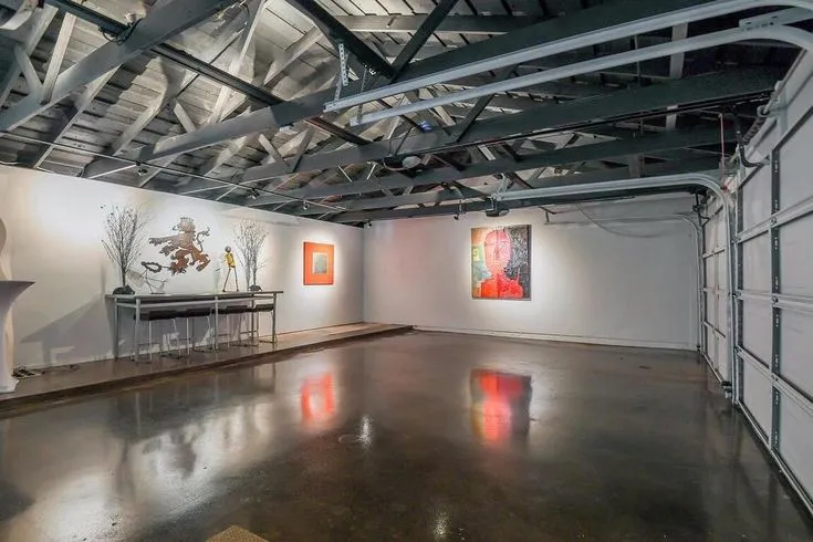 Meatloaf and Minimalism: Inside the Garage Gallery Opening Down the Street